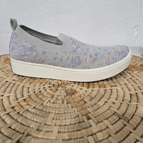 Skechers Slip On Gray Sneaker 9.5 - Picture 3 of 8